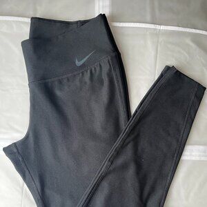 Nike Dri-FIT Leggings in Large